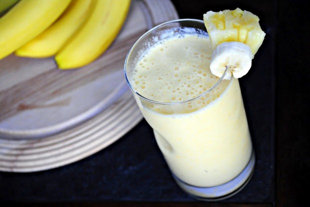 Pineapple Mango Smoothie l SimplyScratch.com
