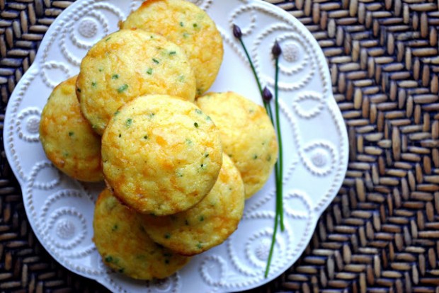 Cheddar Chive Corn Muffins l SimplyScratch.com