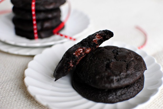 Dark Chocolate Merlot Cookies l SimplyScratch.com