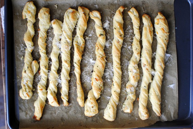 Garlic Herb Breadsticks l SimplyScratch.com