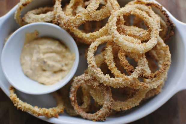 Crispy Baked Onion Rings l SimplyScratch.com