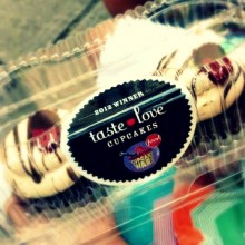 2 cupcakes