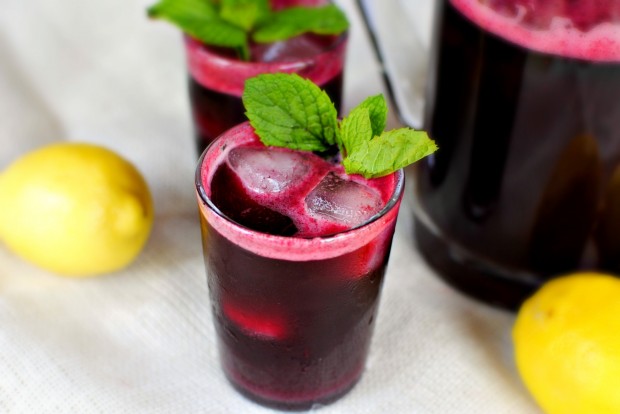 Blueberry Lemonade Spritzers l SimplyScratch.com