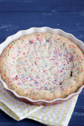 White Chocolate Confetti Cookie Pie Recipe l SimplyScratch.com