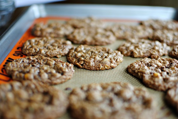 Flourless Peanut Butter Nutella Oatmeal Cookies l SimplyScratch.com