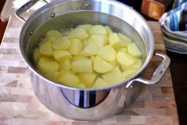 creamy-parmesan-garlic-mashed-potatoes-in-the-pot