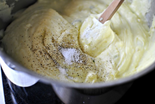 Parmesan Garlic Mashed Potatoes l SimplyScratch.com