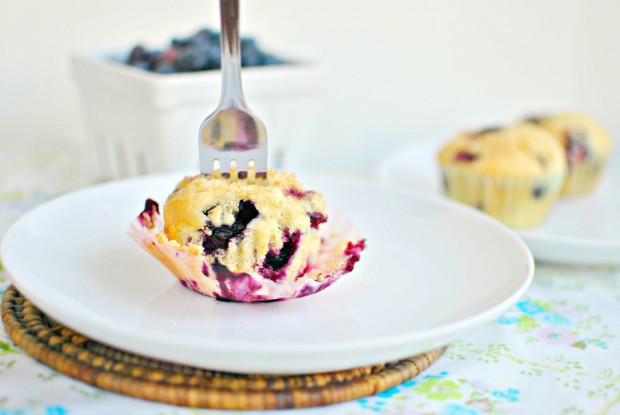 Homemade Blueberry Muffins www.SimplyScratch.com #blueberries