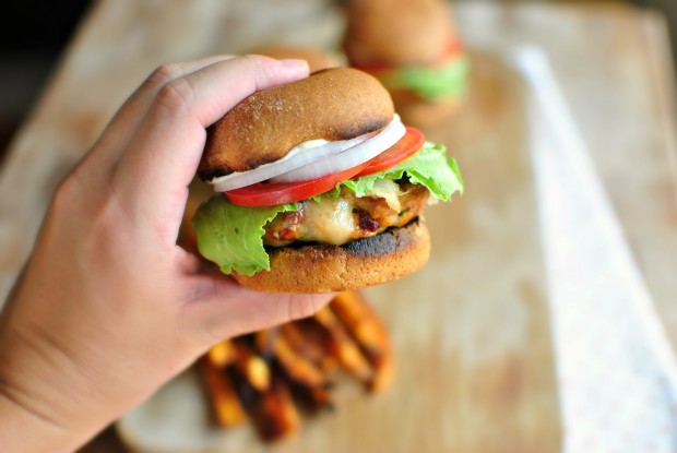 White Cheddar Chipotle Chicken Sliders ll www.SimplyScratch.com