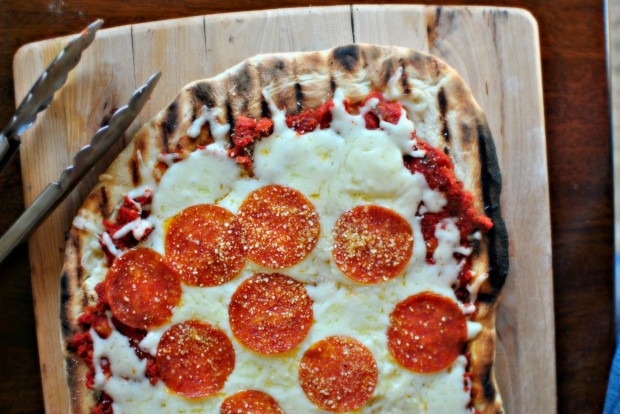 Homemade Pizza Dough + Grilled Pizza l www.SimplyScratch.com