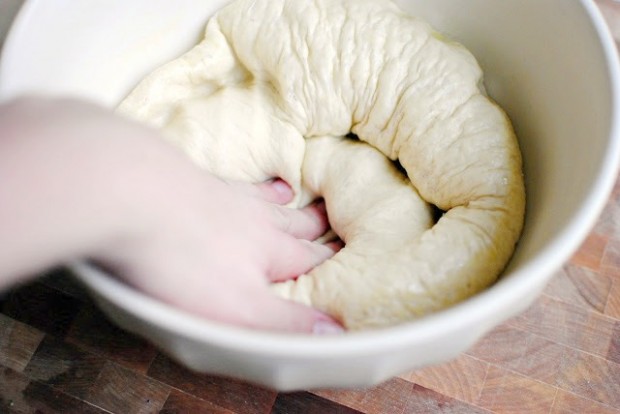  Homemade Pizza Dough from Scratch l SimplyScratch.com