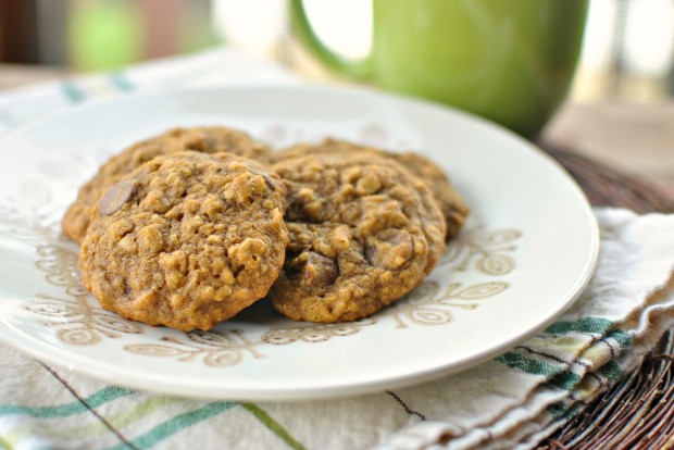 Pumpkin Oatmeal Chocolate Chip Cookies l www.SimplyScratch.com #fallbaking #pumpkinrecipe