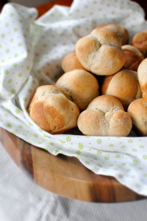 honey wheat cloverleaf dinner rolls l www.SimplyScratch.com