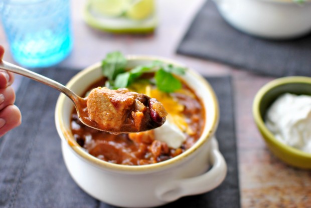 chipotle chicken chili l SimplyScratch.com #chili #dinner