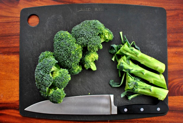 The Best Roasted Broccoli l www.SimplyScratch.com lob