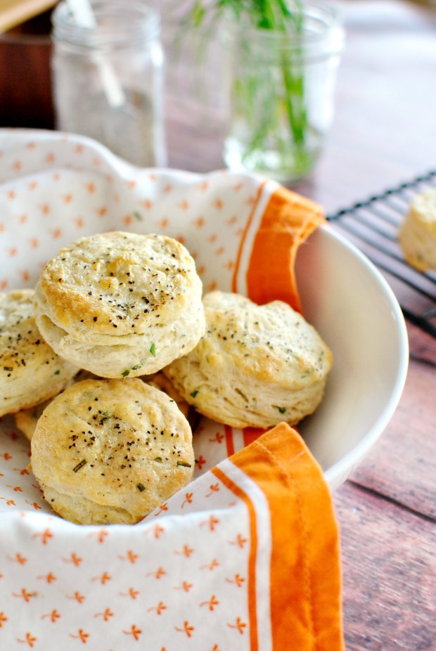 Black Pepper Chive Buttermilk Biscuits l SimplyScratch.com 