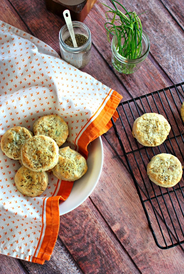 Black Pepper Chive Buttermilk Biscuits l SimplyScratch.com 