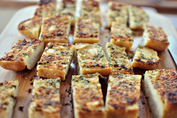 Parmesan Roasted Garlic Bread l SimplyScratch.com