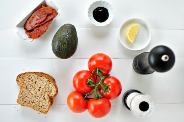 Bacon, Tomato + Avocado Smashed Toast l www.SimplyScratch.com ingredients