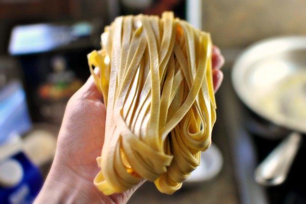 Easy Fettuccine Alfredo www.SimplyScratch.com add in the fresh pasta