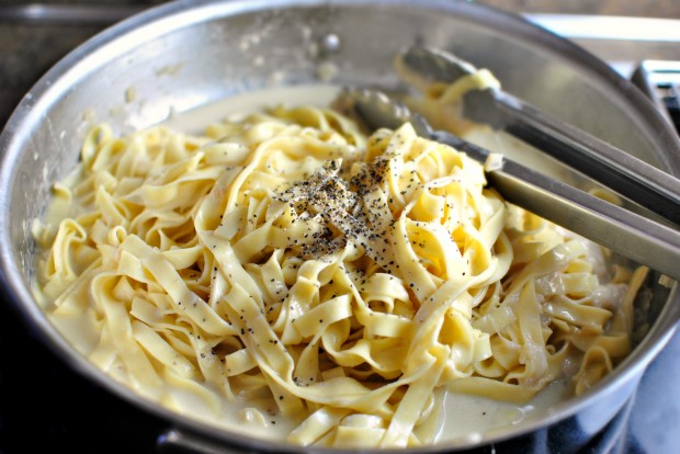 Easy Fettuccine Alfredo www.SimplyScratch.com pepper