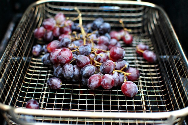 Grilled Steak Salad with Blue Cheese and Grilled Grapes l www.SimplyScratch.com grill the grapes