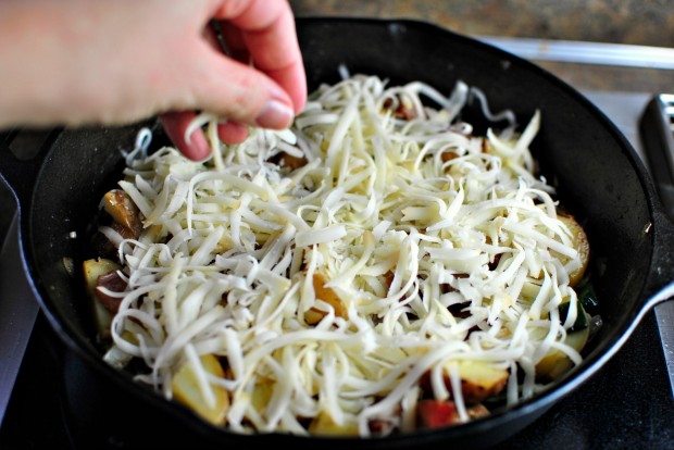 Bacon, Potato + Poblano Breakfast Skillet l www.SimplyScratch.com sprinkle with smoked mozz