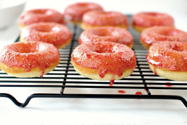 Baked Buttermilk Cake Doughnuts + Fresh Strawberry Glaze l www.SimplyScratch.com