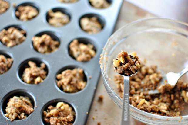 Banana Chocolate Chunk Mini Muffins l www.SimplyScratch.com 1 teaspoon of walnut streusel