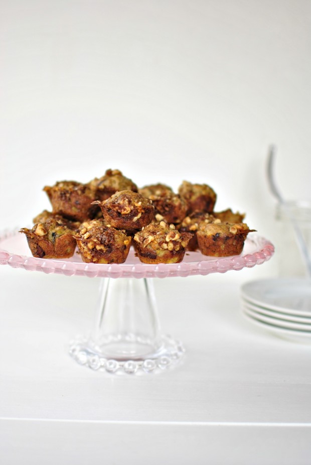 Banana Chocolate Chunk Mini Muffins l www.SimplyScratch.com #brunch #fairtrade #mothersdayrecipe