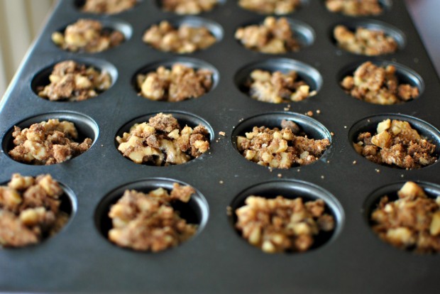Banana Chocolate Chunk Mini Muffins l www.SimplyScratch.com ready to bake