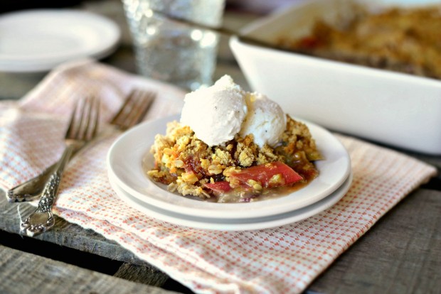 Rhubarb Crumble l www.SimplyScratch.com