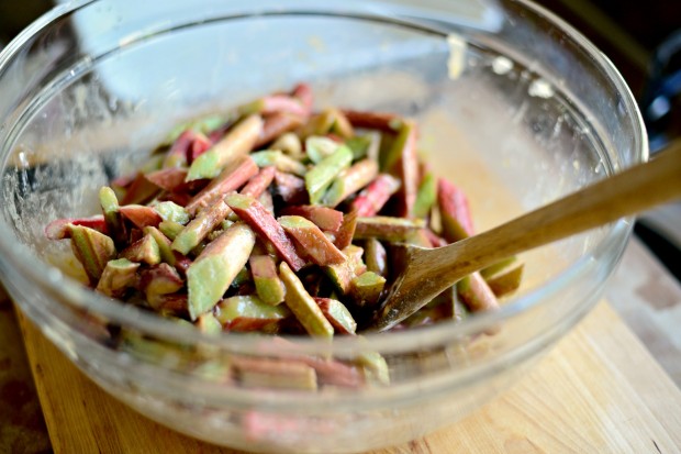 Rhubarb Crumble l www.SimplyScratch.com toss