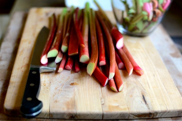 Rhubarb Crumble l www.SimplyScratch.com trimmed