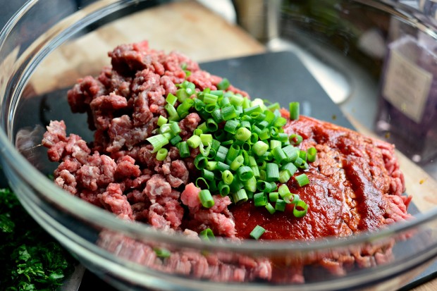 Spicy Sriracha Steak Burgers l www.SimplyScratch.com add in the green onions