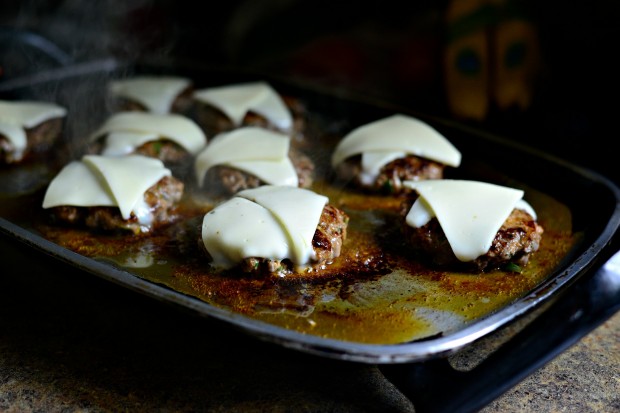 Spicy Sriracha Steak Burgers l www.SimplyScratch.com cheese