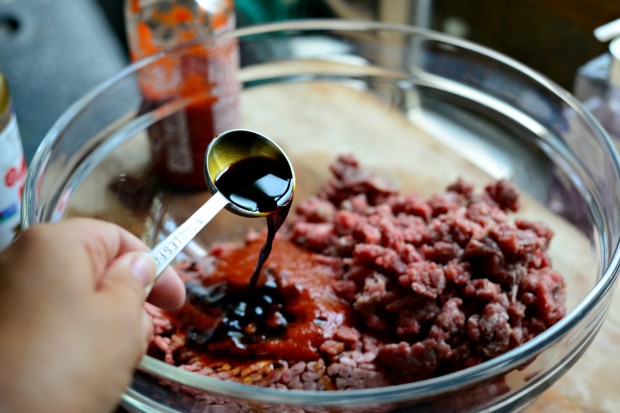 Spicy Sriracha Steak Burgers l www.SimplyScratch.com low-sodium tamari