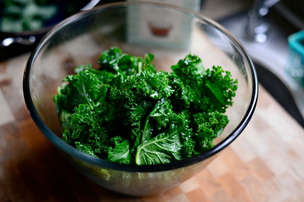 Crispy Baked Kale Chips + Quick Curry Ketchup l www.SimplyScratch (19)