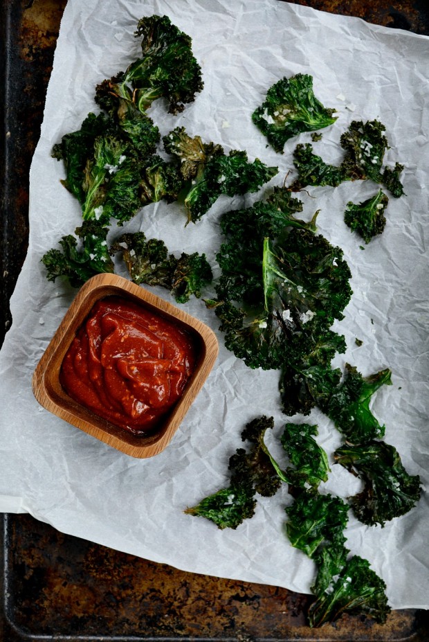 Crispy Baked Kale Chips + Quick Curry Ketchup l www.SimplyScratch.com #recipe