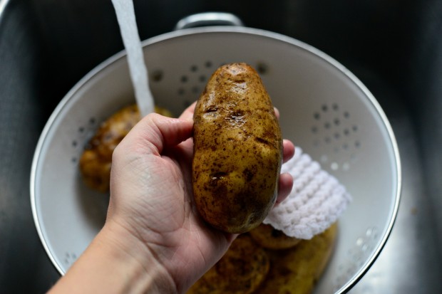 Creamy Mashed Potatoes Recipe l SimplyScratch.com (1)