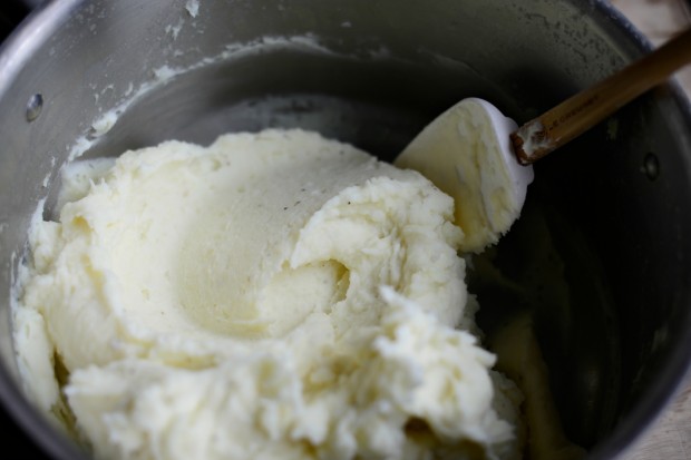 Creamy Mashed Potatoes Recipe l SimplyScratch.com (15)