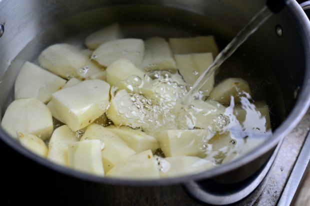 Creamy Mashed Potatoes Recipe l SimplyScratch.com (7)