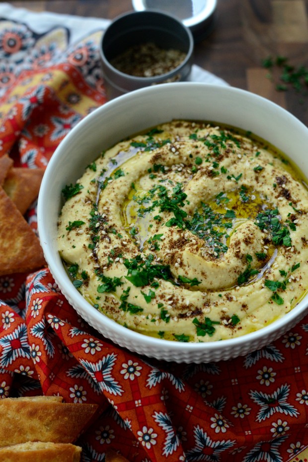 Za'atar Roasted Garlic Hummus l SimplyScratch.com 