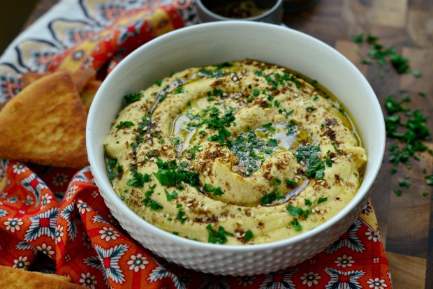 Za'atar Roasted Garlic Hummus l SimplyScratch.com 