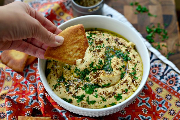 Za'atar Roasted Garlic Hummus l SimplyScratch.com 