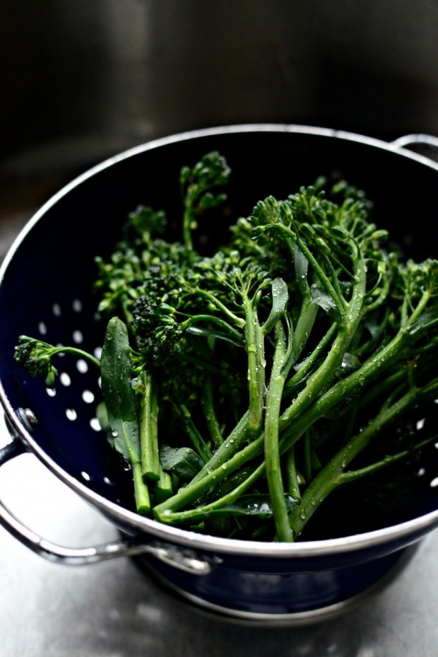 10-minute Spicy Ginger Garlic Roasted Broccolini l SimplyScratch.com (1)