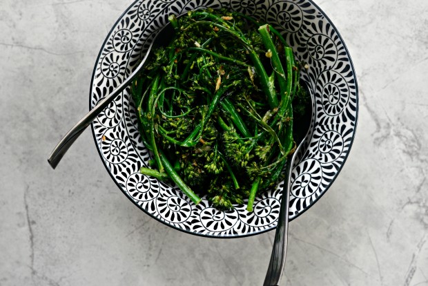 10-minute Spicy Ginger Garlic Roasted Broccolini l SimplyScratch.com (11)