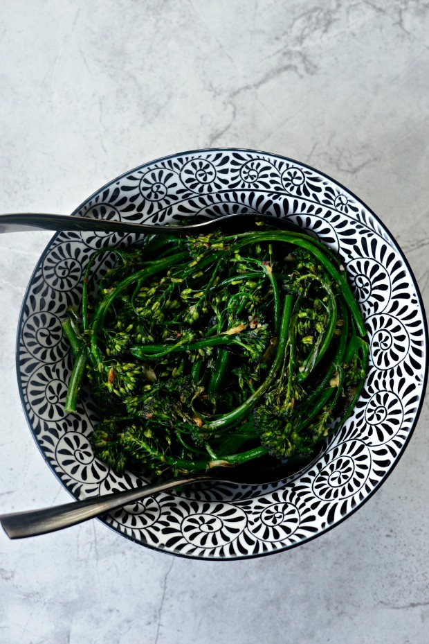 10-minute Spicy Ginger Garlic Roasted Broccolini l SimplyScratch.com (13)