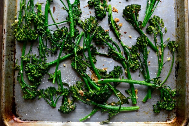 10-minute Spicy Ginger Garlic Roasted Broccolini l SimplyScratch.com (8)