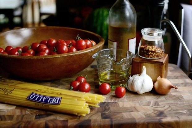 Perciatelli + a 10-minute Fresh Cherry Tomato Sauce (2)